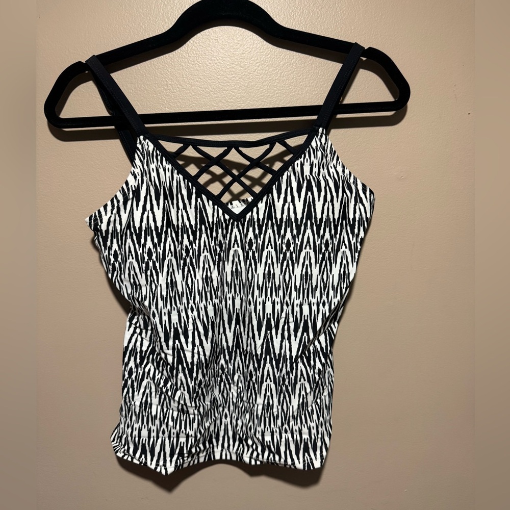 Island Waves Woman's Black & White Bathing Suit Top Small
